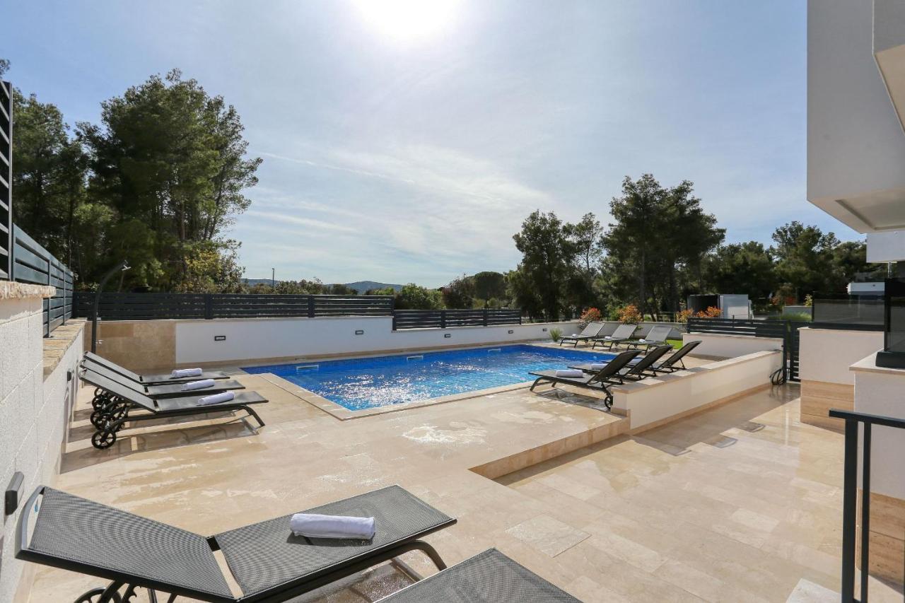 Villa Ankora 2 With Heated Pool Биоград-на-Мору Экстерьер фото